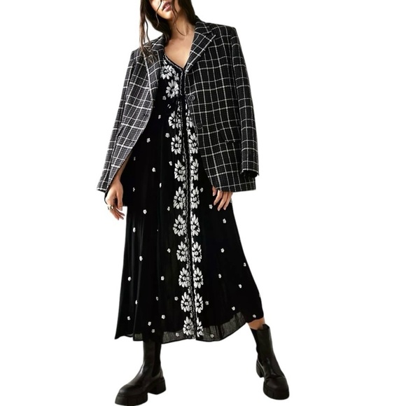 Free People Dresses & Skirts - Free People Embroidered Black And White Fable Midi Dress